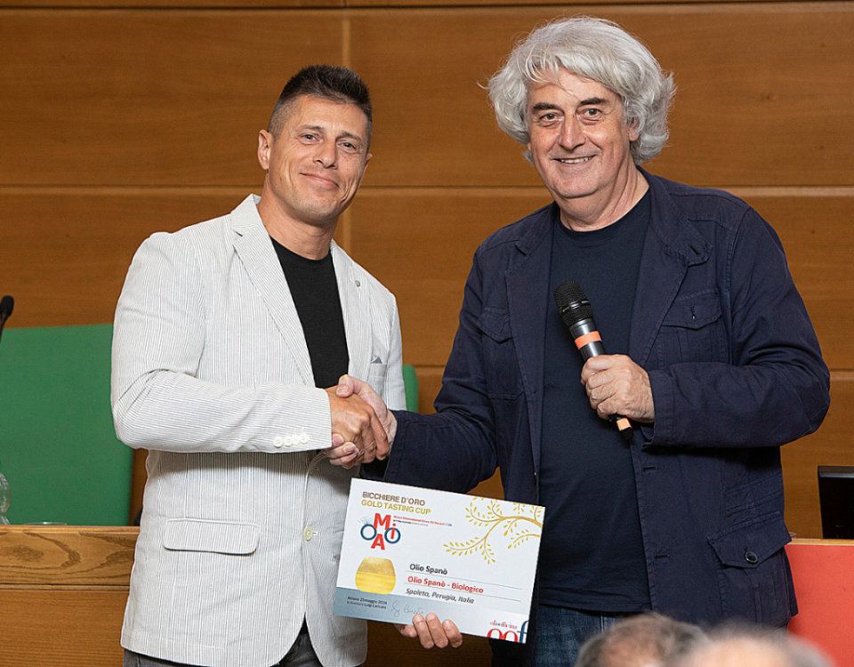 Olio Spanó premiato con il Bicchiere d'oro